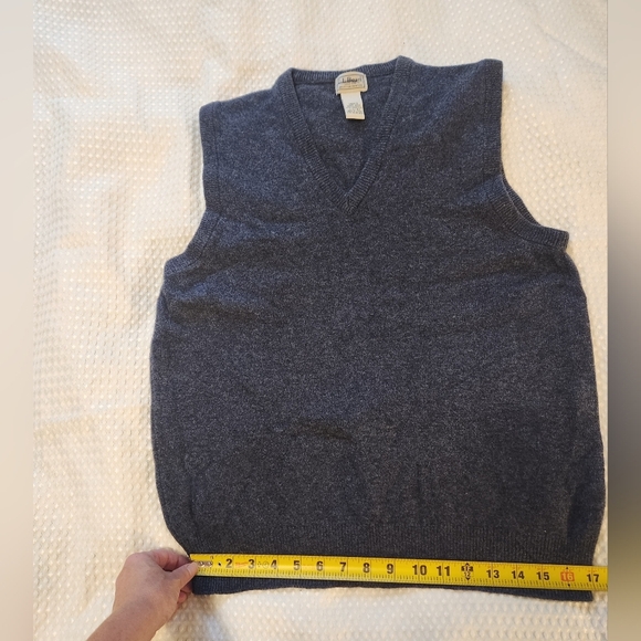Men's Dark Blue LL Bean Lambswool Sweater Vest Size Med Reg - Picture 8 of 8